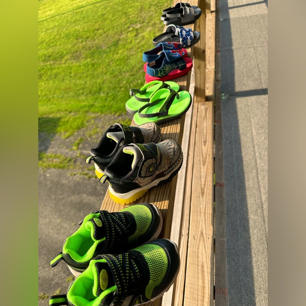 6 pairs of Sneakers/Sandals Boys Size 7/8